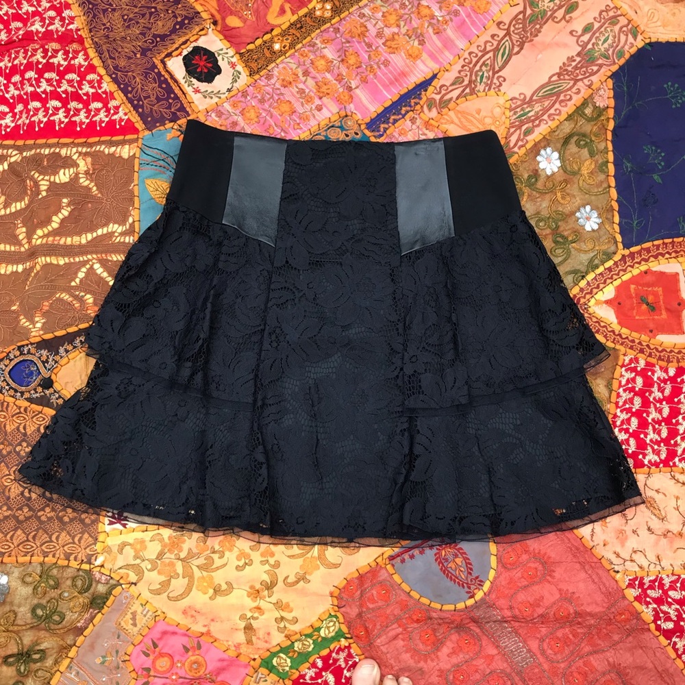 🌺Nanette Lepore black lace layered skirt with leather inserts ( runs small )